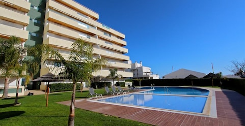 Cosy by the pool, Quarteira – Updated 2023 Prices