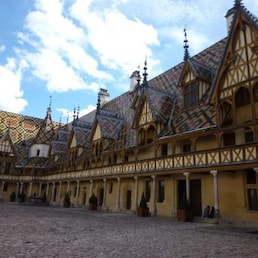 Hotels in Montagny-lès-Beaune