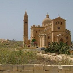Ξενοδοχεία Għarb