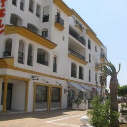 Best Beaches near Puerto Banus - Benabola Hotel & Apartaments