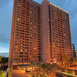 HILTON HOUSTON GALLERIA AREA HOTEL: BOOK YOUR STAY IN HOUSTON AND ENJOY  GREAT RATES