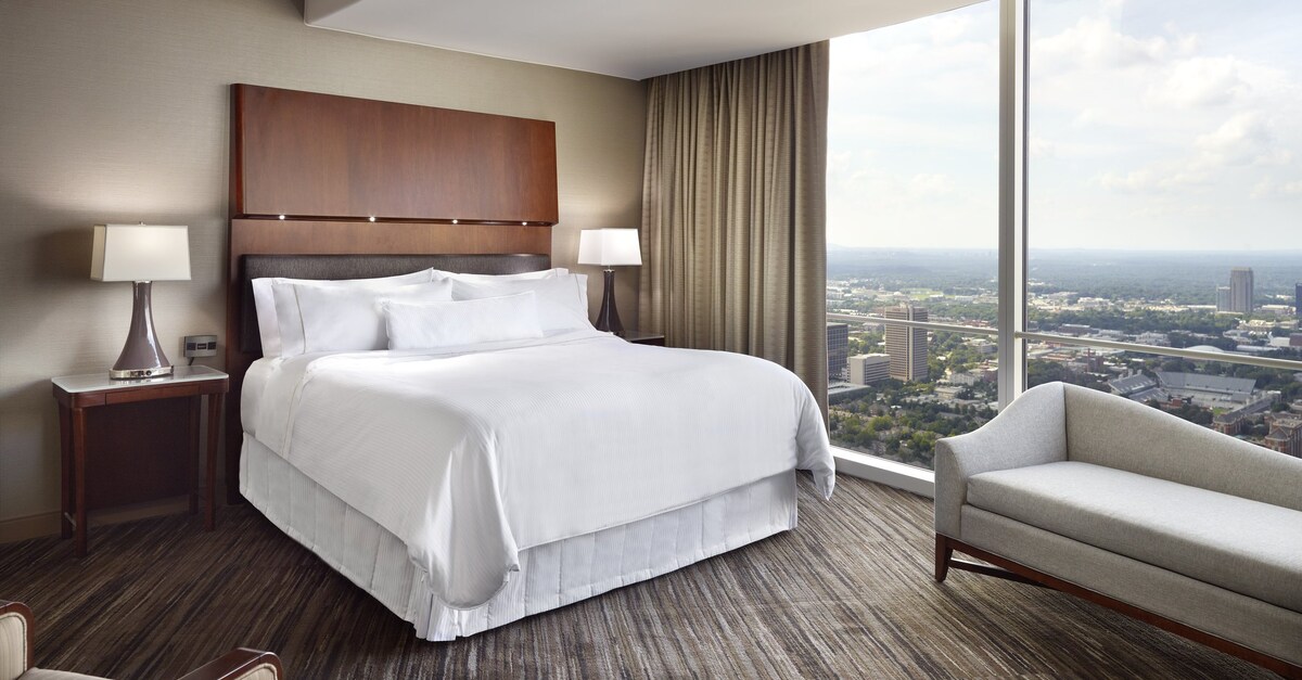 Hotel Review: The Westin Peachtree Plaza, Atlanta