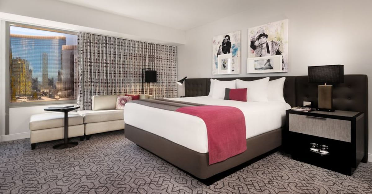 Is PLANET HOLLYWOOD Las Vegas the BEST CHEAP Hotel on the Strip? 