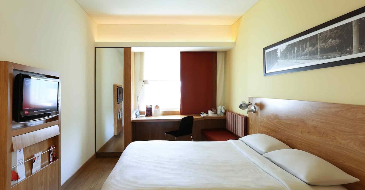 Hotel Bengaluru: ibis hotels for a weekend break or business trip in  Bengaluru
