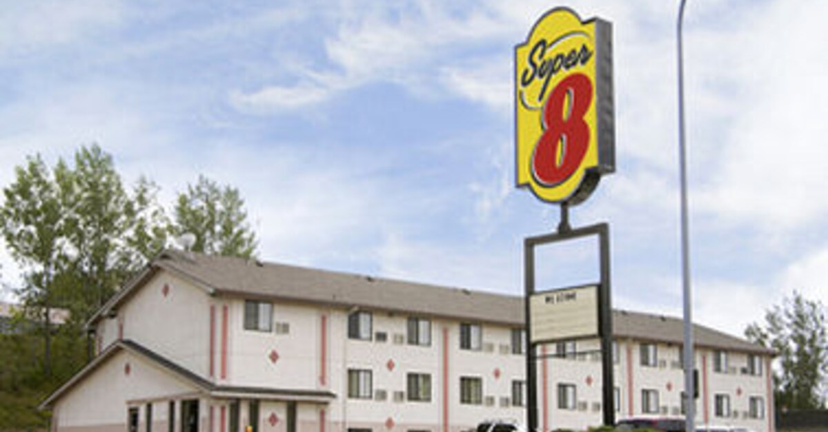 Super 8 Motels Founded in South Dakota - Persona Signs