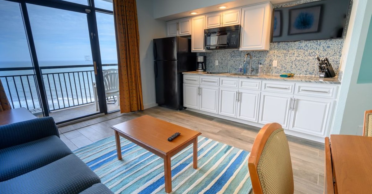 Entire House / Apartment Family-Friendly Oceanfront Condo With