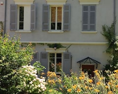 Khách sạn Attic Room In A Beautiful House On The Edge Of The Saône, South Of The City (La Mulatière, Pháp)