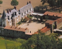 Hotel Château de la Colaissière (Saint-Sauveur-de-Landemont, France)