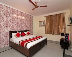 Khách sạn OYO 12722 B K House (Noida, Ấn Độ)