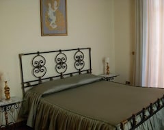 Hotel Parteno Bed & Breakfast (Naples, Italy)