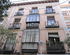 Otel Fuencarral Adeco (Madrid, İspanya)