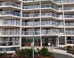 Hotelli Beaconlea Tower Apartments (Labrador, Australia)