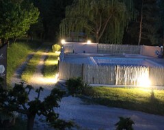 Kamp Alanı Les Berges Du Doux (Colombier-le-Vieux, Fransa)