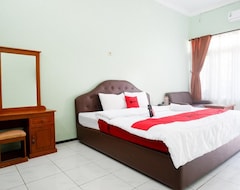 Hotel RedDoorz Plus near Stadion Wijaya Kusuma (Cilacap, Indonesia)