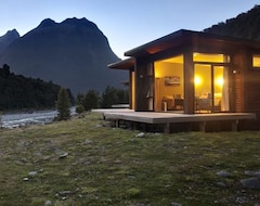 Khu cắm trại Milford Sound Lodge (Milford Sound, New Zealand)