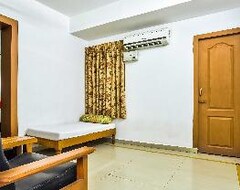 Khách sạn Oyo Flagship 70118 Vijaisurya Hotel (Cuddalore, Ấn Độ)