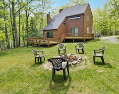 Hotel Artic Retreat Is One Tranquil Oasis! Embrace The Wild And Restless Energy Of This Wooded Retreat! (Swanton, USA)