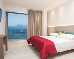 Hotel Savini (Bellaria-Igea Marina, İtalya)