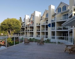 Muskoka Lakes Hotel and Resorts (Port Sandfield, Canada)