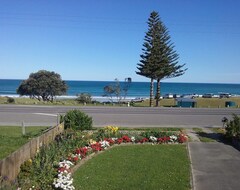 Entire House / Apartment Family Beach House Now Available! (Gisborne, New Zealand)
