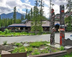 Khách sạn Sunwapta Falls Rocky Mountain Lodge (Jasper, Canada)
