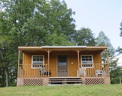 Entire House / Apartment Country Cabin: Backyard Pond, Fully Furnished, Check Out Our Low Winter Rates! (London, USA)