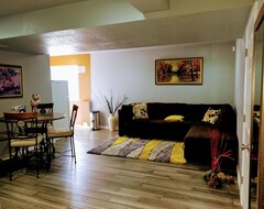 Khách sạn New Cosy Walkout Basement Every Things Is New It Is Very Easy To Access (Denver, Hoa Kỳ)