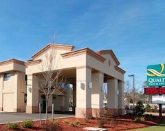 Otel Hibiscus Inn & Suites (Absecon, ABD)