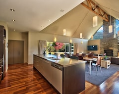 Hele huset/lejligheden Qt Chalet (with Spa Pool - Close To Town & Skifield) (Queenstown, New Zealand)
