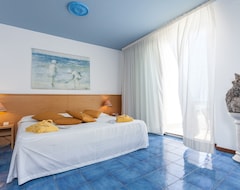 Khách sạn Hotel Resort Marinella (Gabicce Mare, Ý)