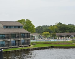 Khách sạn The Landing at Seven Coves (Willis, Hoa Kỳ)
