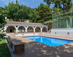 Hotel Private Beach, Huge Pool With Tennis Court (Tossa de Mar, Spain)