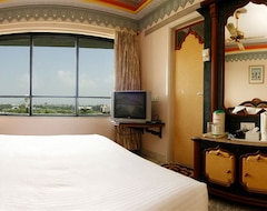 Khách sạn Emerald Hotel & Service Apartments (Mumbai, Ấn Độ)