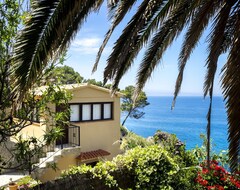 Casa/apartamento entero Amazing House In Front Of The Sea With A Private Path For Swimming (Banyalbufar, España)