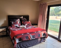 Hotel Ikwazi Lodge (Kameeldrift East, South Africa)