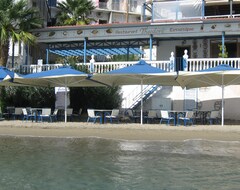 Hotel Oasis (Agia Marina, Greece)