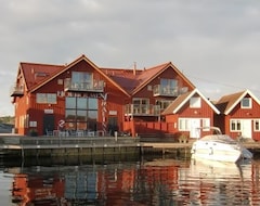 Hotel Björholmens Marina (Klövedal, Sweden)