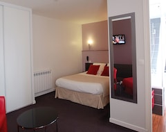 Khách sạn Un Hotel Sur Le Port (La Rochelle, Pháp)