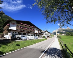 Khách sạn Arnica (Canazei, Ý)