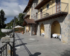 Hotel Camoretti (Almenno San Bartolomeo, Italy)