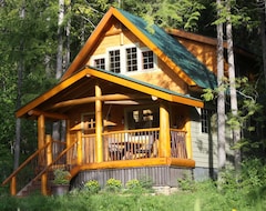 Entire House / Apartment Private, Unique, timber built cabin. Special weekly rates. (Gray Creek, Canada)