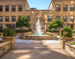 Khách sạn Crystal Quarters Corporate Housing At The Gramercy (Arlington, Hoa Kỳ)