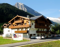 Hotel zum grünen Tor (Hintertux, Austria)