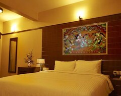Khách sạn Hotel Srivar S (Thrissur, Ấn Độ)