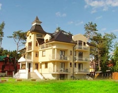 Khách sạn Willa Karolinka (Dziwnów, Ba Lan)