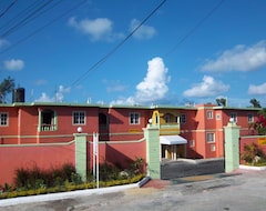 Khách sạn Tropical Court Hotel (Montego Bay, Jamaica)