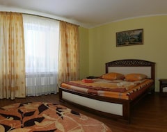 Khách sạn Postoyalyi Dvir (Bukovel, Ukraina)