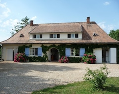 Toàn bộ căn nhà/căn hộ Beautiful Perigordine Style House. Sleeps 12. Private Pool. 2 Acre Garden. (Villetoureix, Pháp)