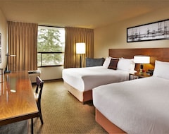 Hotel Perfect Staycation! Onsite Dining, Free Parking, Short Drive To Bellevue Square! (Bellevue, USA)