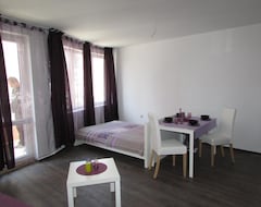Koko talo/asunto Purple Orange Studios (Pomorie, Bulgaria)
